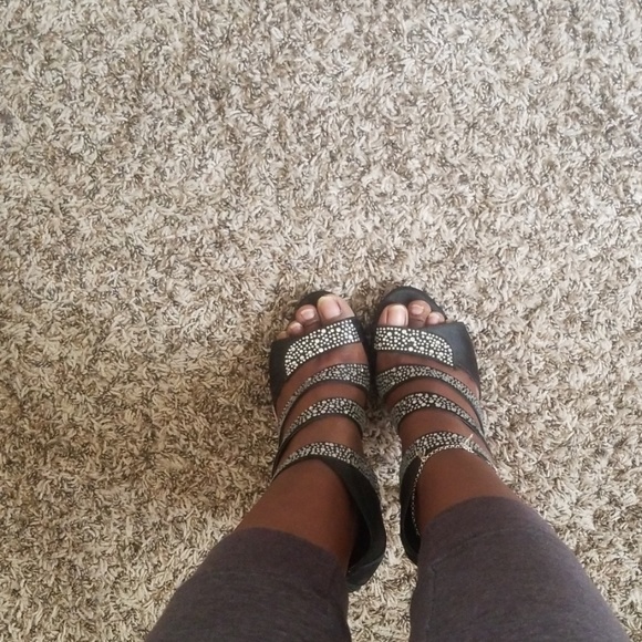 Shoes - Picture 2 of 4